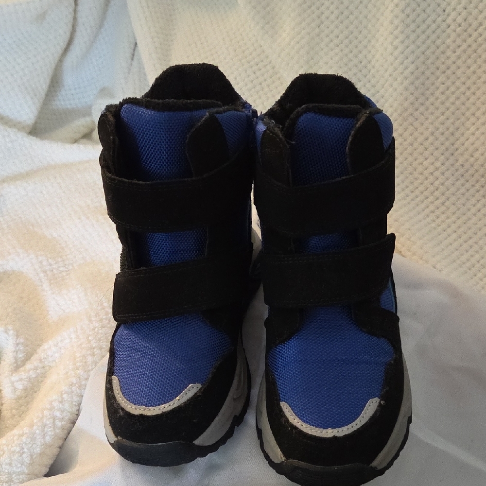 Kids Black and Blue Snowboots Size 13 Shoes